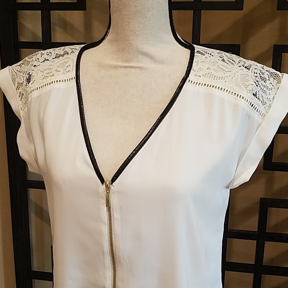 Express Blouse - Picture 2 of 5